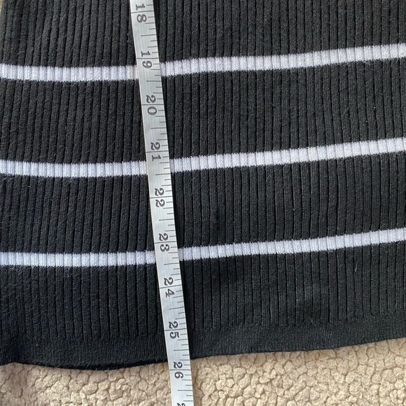 Poof Black and White Stripe V-Neck Lace Closure long Sleeves Top Size: Medium - Picture 5 of 9